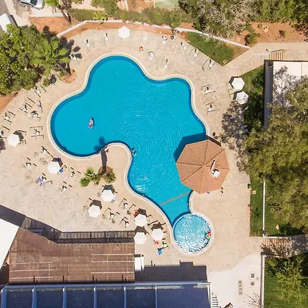 Ξενοδοχείο με διαμερίσματα Narcissos Waterpark 4*