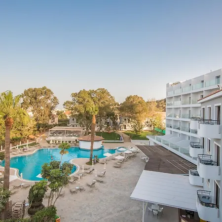Ξενοδοχείο με διαμερίσματα Narcissos Waterpark